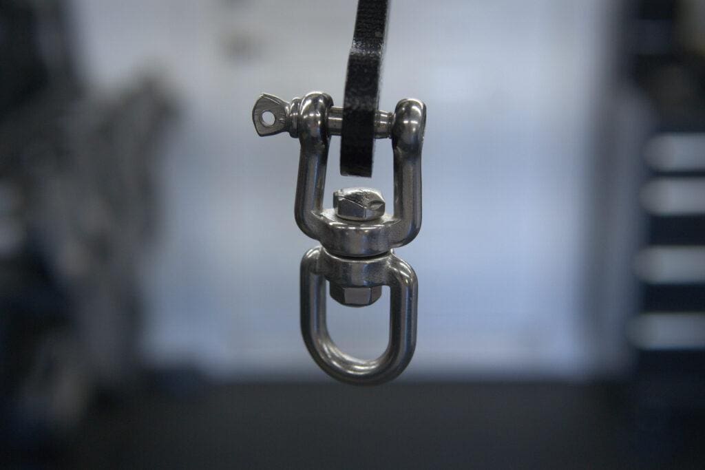 The BEST Carabiner For Your Home Gym - 2026 7 BestCarabinerForHomeGym RotatingShackle